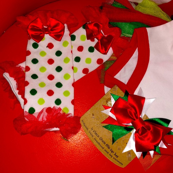 Baby’s first Christmas Outfit with Skirt, Bows & Stockings. 9M (NEW) never worn - Picture 5 of 7